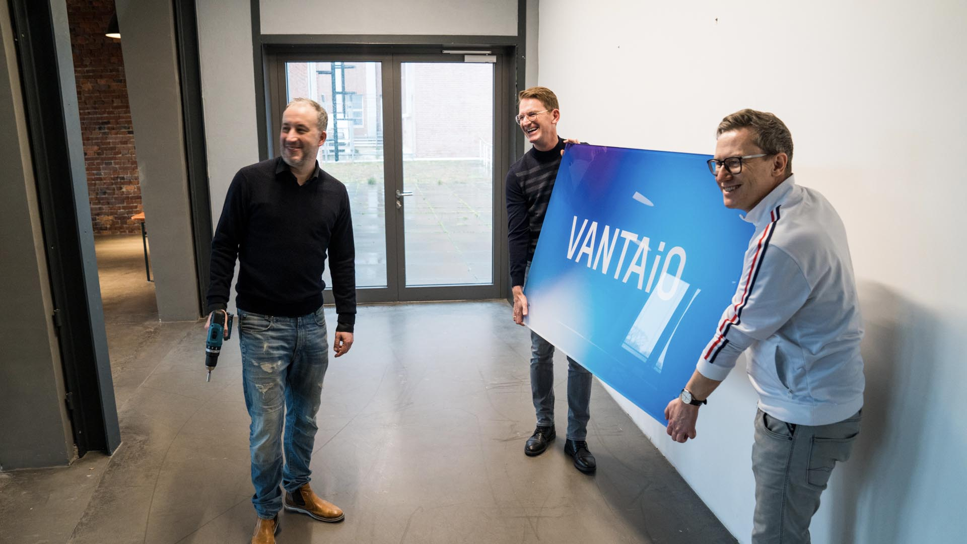 VANTAiO Sign
